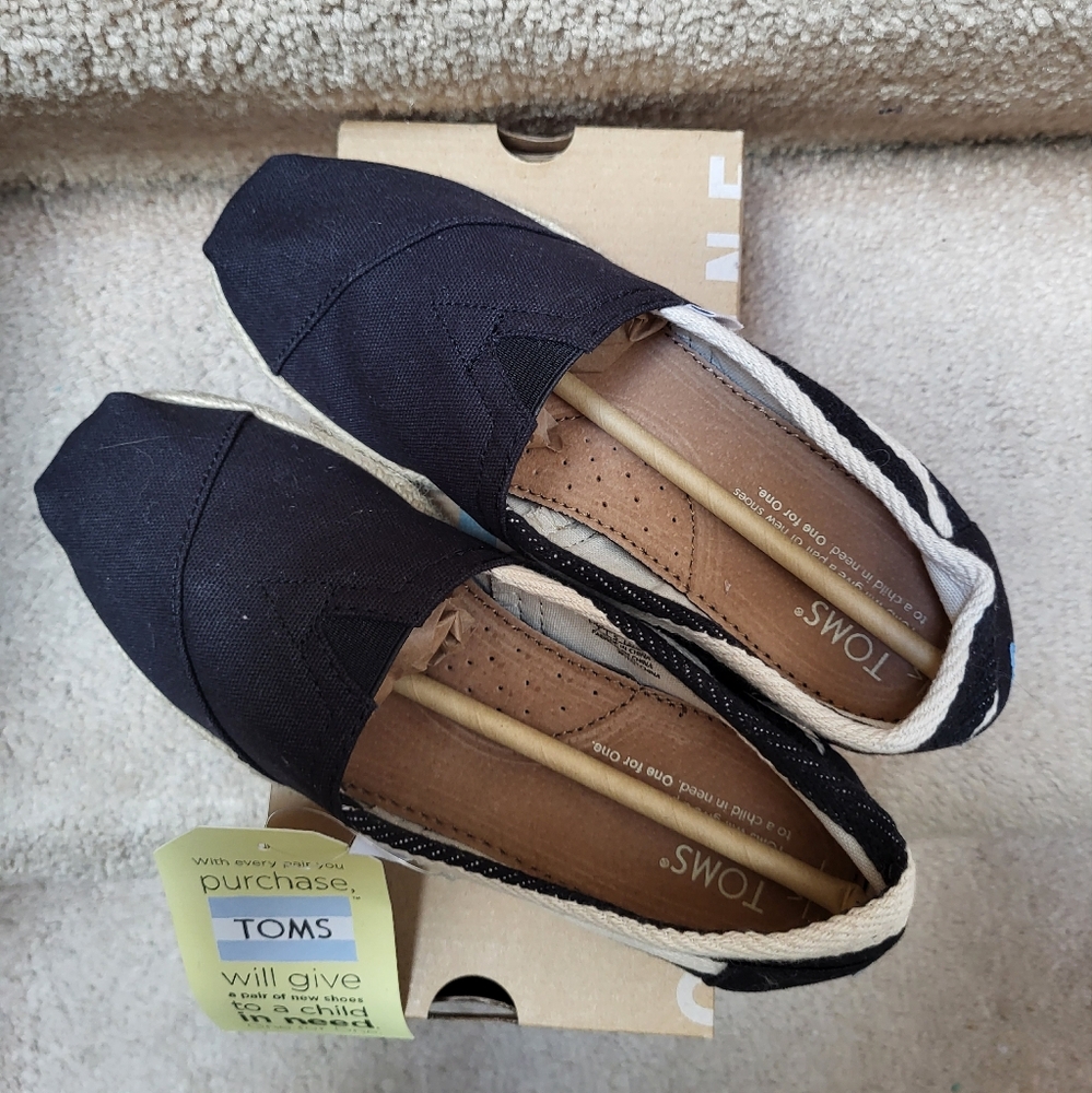 NWT! SIZE 7 STRIPED TOMS!